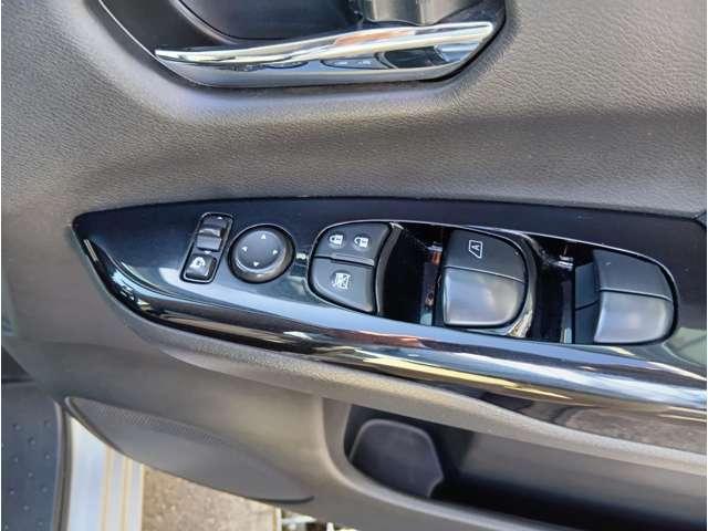 セレナ Ｇ　４ＷＤ　エマージェンシーブレーキ　純正９型ナビ　フルセグ　Ｂｌｕｅｔｏｏｔｈ　Ｂｌｕ－ｒａｙ再生　純正後席モニター　Ｂカメラ　ＥＴＣ　全席ＵＳＢ　ＬＥＤヘッドライト　クルコン　純正１５インチＡＷ（29枚目）