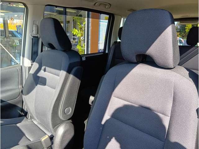 セレナ Ｇ　４ＷＤ　エマージェンシーブレーキ　純正９型ナビ　フルセグ　Ｂｌｕｅｔｏｏｔｈ　Ｂｌｕ－ｒａｙ再生　純正後席モニター　Ｂカメラ　ＥＴＣ　全席ＵＳＢ　ＬＥＤヘッドライト　クルコン　純正１５インチＡＷ（32枚目）