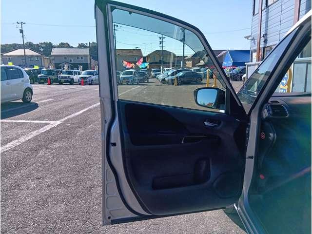 セレナ Ｇ　４ＷＤ　エマージェンシーブレーキ　純正９型ナビ　フルセグ　Ｂｌｕｅｔｏｏｔｈ　Ｂｌｕ－ｒａｙ再生　純正後席モニター　Ｂカメラ　ＥＴＣ　全席ＵＳＢ　ＬＥＤヘッドライト　クルコン　純正１５インチＡＷ（37枚目）