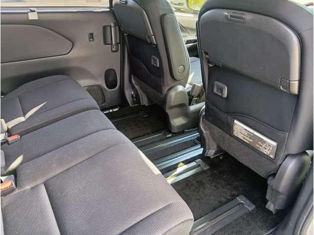 セレナ Ｇ　４ＷＤ　エマージェンシーブレーキ　純正９型ナビ　フルセグ　Ｂｌｕｅｔｏｏｔｈ　Ｂｌｕ－ｒａｙ再生　純正後席モニター　Ｂカメラ　ＥＴＣ　全席ＵＳＢ　ＬＥＤヘッドライト　クルコン　純正１５インチＡＷ（39枚目）