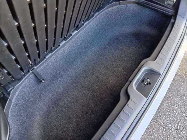 セレナ Ｇ　４ＷＤ　エマージェンシーブレーキ　純正９型ナビ　フルセグ　Ｂｌｕｅｔｏｏｔｈ　Ｂｌｕ－ｒａｙ再生　純正後席モニター　Ｂカメラ　ＥＴＣ　全席ＵＳＢ　ＬＥＤヘッドライト　クルコン　純正１５インチＡＷ（52枚目）