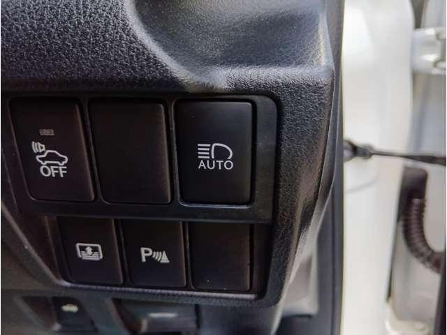 ＩＳ ＩＳ３００ｈ　バージョンＬ　純正ナビ　黒革シート　メモリ機能付パワーシート　クリアランスソナー　レーダークルーズ　シートヒーター＆ベンチレーター　電動リアサンシェード　純正１７インチＡＷ　バックカメラ　ＥＴＣ　取説・記録簿（29枚目）