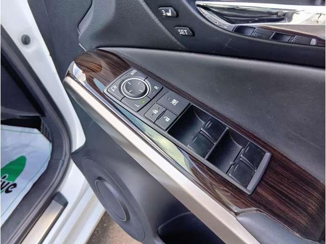 ＩＳ ＩＳ３００ｈ　バージョンＬ　純正ナビ　黒革シート　メモリ機能付パワーシート　クリアランスソナー　レーダークルーズ　シートヒーター＆ベンチレーター　電動リアサンシェード　純正１７インチＡＷ　バックカメラ　ＥＴＣ　取説・記録簿（35枚目）