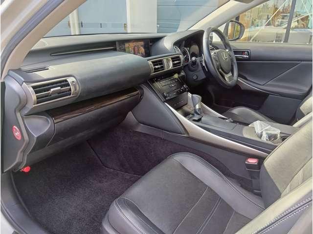 ＩＳ ＩＳ３００ｈ　バージョンＬ　純正ナビ　黒革シート　メモリ機能付パワーシート　クリアランスソナー　レーダークルーズ　シートヒーター＆ベンチレーター　電動リアサンシェード　純正１７インチＡＷ　バックカメラ　ＥＴＣ　取説・記録簿（37枚目）