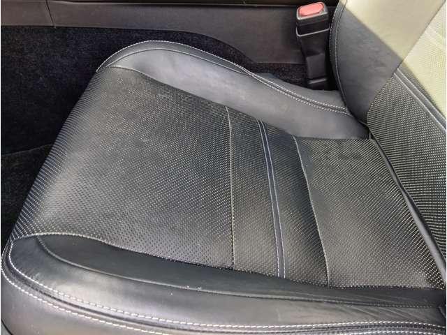 ＩＳ ＩＳ３００ｈ　バージョンＬ　純正ナビ　黒革シート　メモリ機能付パワーシート　クリアランスソナー　レーダークルーズ　シートヒーター＆ベンチレーター　電動リアサンシェード　純正１７インチＡＷ　バックカメラ　ＥＴＣ　取説・記録簿（39枚目）