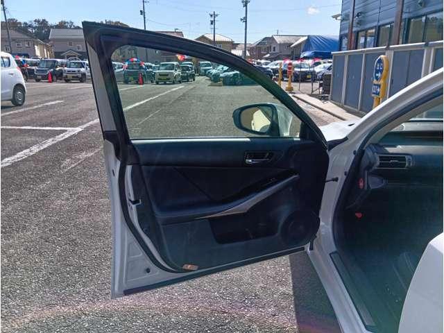 ＩＳ ＩＳ３００ｈ　バージョンＬ　純正ナビ　黒革シート　メモリ機能付パワーシート　クリアランスソナー　レーダークルーズ　シートヒーター＆ベンチレーター　電動リアサンシェード　純正１７インチＡＷ　バックカメラ　ＥＴＣ　取説・記録簿（44枚目）