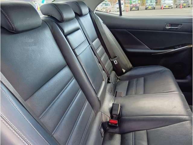 ＩＳ ＩＳ３００ｈ　バージョンＬ　純正ナビ　黒革シート　メモリ機能付パワーシート　クリアランスソナー　レーダークルーズ　シートヒーター＆ベンチレーター　電動リアサンシェード　純正１７インチＡＷ　バックカメラ　ＥＴＣ　取説・記録簿（47枚目）