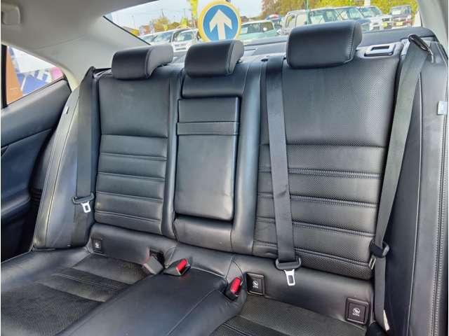 ＩＳ ＩＳ３００ｈ　バージョンＬ　純正ナビ　黒革シート　メモリ機能付パワーシート　クリアランスソナー　レーダークルーズ　シートヒーター＆ベンチレーター　電動リアサンシェード　純正１７インチＡＷ　バックカメラ　ＥＴＣ　取説・記録簿（49枚目）