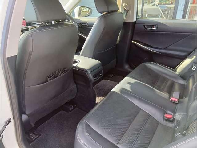 ＩＳ ＩＳ３００ｈ　バージョンＬ　純正ナビ　黒革シート　メモリ機能付パワーシート　クリアランスソナー　レーダークルーズ　シートヒーター＆ベンチレーター　電動リアサンシェード　純正１７インチＡＷ　バックカメラ　ＥＴＣ　取説・記録簿（50枚目）