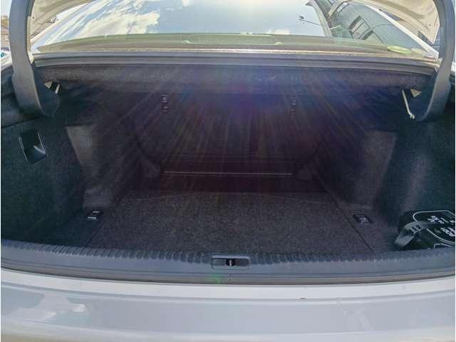 ＩＳ ＩＳ３００ｈ　バージョンＬ　純正ナビ　黒革シート　メモリ機能付パワーシート　クリアランスソナー　レーダークルーズ　シートヒーター＆ベンチレーター　電動リアサンシェード　純正１７インチＡＷ　バックカメラ　ＥＴＣ　取説・記録簿（57枚目）