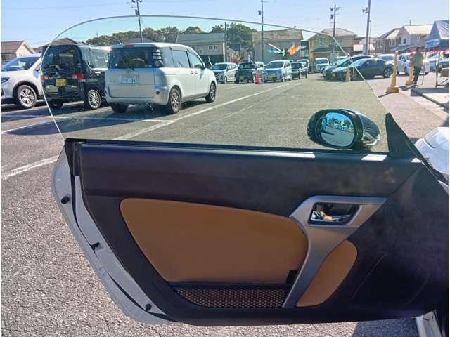 コペン ローブ パールホワイトIII アクティブトップ ターボ 純正ナビ ワンセグTV Bカメラ ETC クリアランスソナー LEDヘッドライト フォグ シートヒーター 純正16インチアルミホイール 保証付き(36枚目)