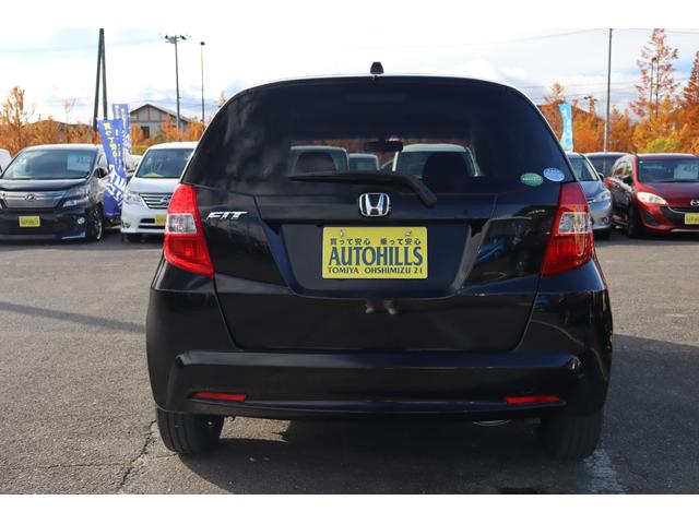 フィット 13G・スマートセレクション ファインスタイル 車検整備付 1年保証 走行距離無制限 スマートキー ETC HIDライト 純正ナビ ワンセグTV DVD再生 バックカメラ(8枚目)