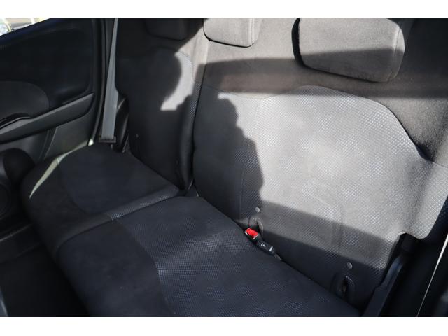 フィット 13G・スマートセレクション ファインスタイル 車検整備付 1年保証 走行距離無制限 スマートキー ETC HIDライト 純正ナビ ワンセグTV DVD再生 バックカメラ(12枚目)