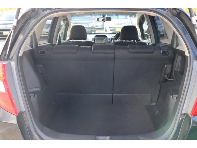 フィット 13G・スマートセレクション ファインスタイル 車検整備付 1年保証 走行距離無制限 スマートキー ETC HIDライト 純正ナビ ワンセグTV DVD再生 バックカメラ(13枚目)