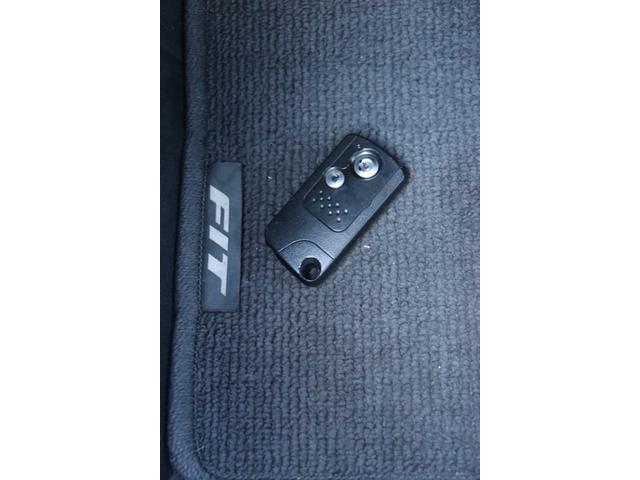 フィット 13G・スマートセレクション ファインスタイル 車検整備付 1年保証 走行距離無制限 スマートキー ETC HIDライト 純正ナビ ワンセグTV DVD再生 バックカメラ(35枚目)