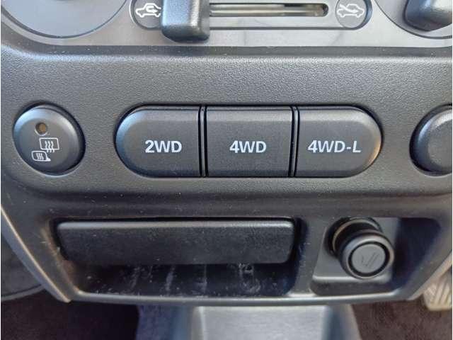 ジムニー XC シルキーシルバーメタリック 5MT パートタイム4WD 社外16インチAW フォグランプ キーレスエントリー 電格ミラー 社外ナビ フルセグTV ETC 取説・記録簿 保証付き(3枚目)