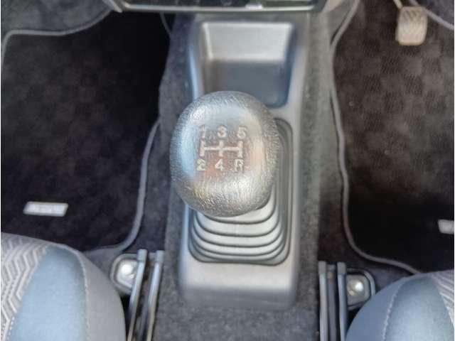 ジムニー XC シルキーシルバーメタリック 5MT パートタイム4WD 社外16インチAW フォグランプ キーレスエントリー 電格ミラー 社外ナビ フルセグTV ETC 取説・記録簿 保証付き(5枚目)