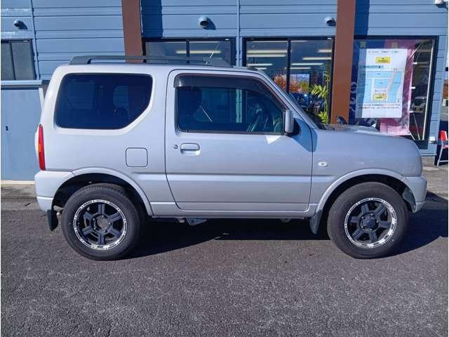 ジムニー XC シルキーシルバーメタリック 5MT パートタイム4WD 社外16インチAW フォグランプ キーレスエントリー 電格ミラー 社外ナビ フルセグTV ETC 取説・記録簿 保証付き(8枚目)