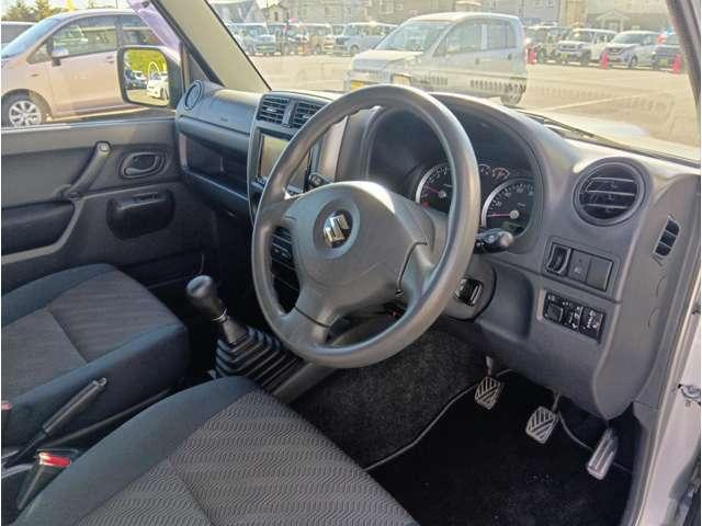 ジムニー XC シルキーシルバーメタリック 5MT パートタイム4WD 社外16インチAW フォグランプ キーレスエントリー 電格ミラー 社外ナビ フルセグTV ETC 取説・記録簿 保証付き(12枚目)