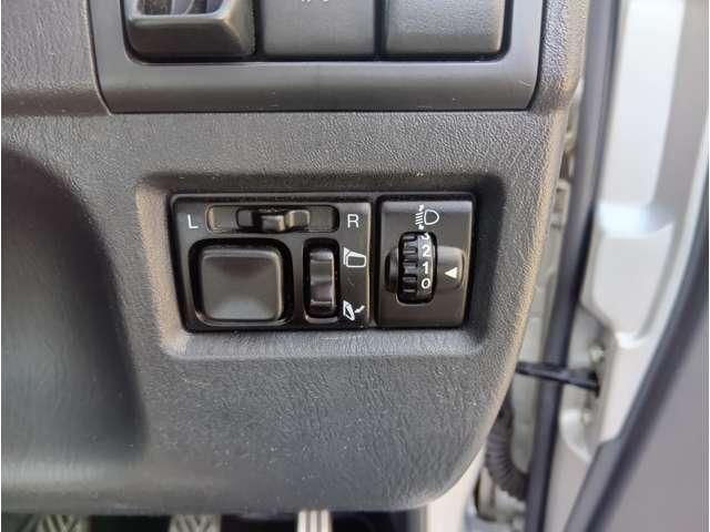 ジムニー XC シルキーシルバーメタリック 5MT パートタイム4WD 社外16インチAW フォグランプ キーレスエントリー 電格ミラー 社外ナビ フルセグTV ETC 取説・記録簿 保証付き(21枚目)