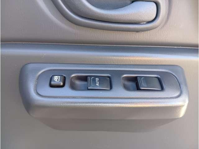 ジムニー XC シルキーシルバーメタリック 5MT パートタイム4WD 社外16インチAW フォグランプ キーレスエントリー 電格ミラー 社外ナビ フルセグTV ETC 取説・記録簿 保証付き(23枚目)