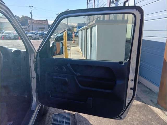 ジムニー XC シルキーシルバーメタリック 5MT パートタイム4WD 社外16インチAW フォグランプ キーレスエントリー 電格ミラー 社外ナビ フルセグTV ETC 取説・記録簿 保証付き(24枚目)