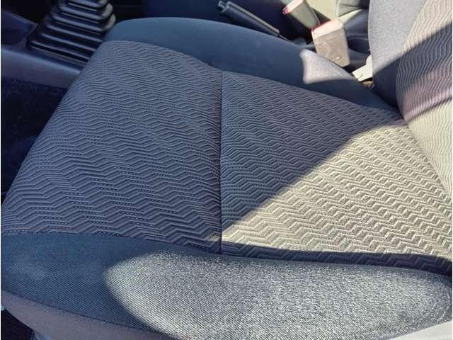 ジムニー XC シルキーシルバーメタリック 5MT パートタイム4WD 社外16インチAW フォグランプ キーレスエントリー 電格ミラー 社外ナビ フルセグTV ETC 取説・記録簿 保証付き(27枚目)