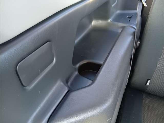 ジムニー XC シルキーシルバーメタリック 5MT パートタイム4WD 社外16インチAW フォグランプ キーレスエントリー 電格ミラー 社外ナビ フルセグTV ETC 取説・記録簿 保証付き(32枚目)