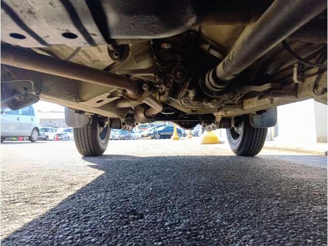 ジムニー XC シルキーシルバーメタリック 5MT パートタイム4WD 社外16インチAW フォグランプ キーレスエントリー 電格ミラー 社外ナビ フルセグTV ETC 取説・記録簿 保証付き(43枚目)