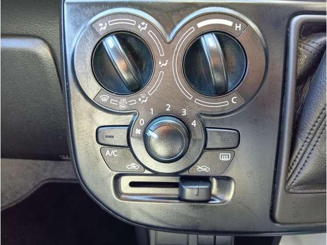 アルト Ｆ　シフォンアイボリーメタリック　オートギアシフト　キーレスエントリー　純正オーディオ　ＡＵＸ接続　ＡＢＳ　横滑り防止機能　ライトレベライザー　保証付き（4枚目）