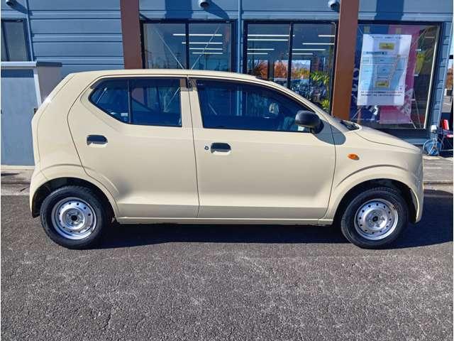 アルト Ｆ　シフォンアイボリーメタリック　オートギアシフト　キーレスエントリー　純正オーディオ　ＡＵＸ接続　ＡＢＳ　横滑り防止機能　ライトレベライザー　保証付き（6枚目）