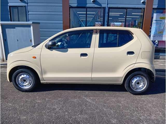 アルト Ｆ　シフォンアイボリーメタリック　オートギアシフト　キーレスエントリー　純正オーディオ　ＡＵＸ接続　ＡＢＳ　横滑り防止機能　ライトレベライザー　保証付き（7枚目）