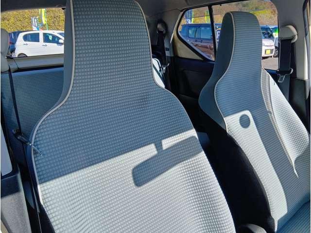 アルト Ｆ　シフォンアイボリーメタリック　オートギアシフト　キーレスエントリー　純正オーディオ　ＡＵＸ接続　ＡＢＳ　横滑り防止機能　ライトレベライザー　保証付き（11枚目）