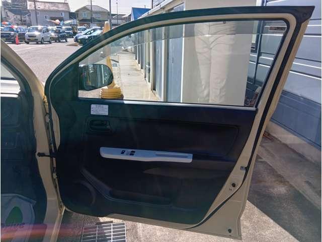 アルト Ｆ　シフォンアイボリーメタリック　オートギアシフト　キーレスエントリー　純正オーディオ　ＡＵＸ接続　ＡＢＳ　横滑り防止機能　ライトレベライザー　保証付き（17枚目）