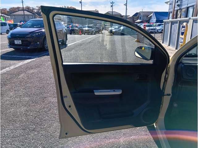 アルト Ｆ　シフォンアイボリーメタリック　オートギアシフト　キーレスエントリー　純正オーディオ　ＡＵＸ接続　ＡＢＳ　横滑り防止機能　ライトレベライザー　保証付き（24枚目）