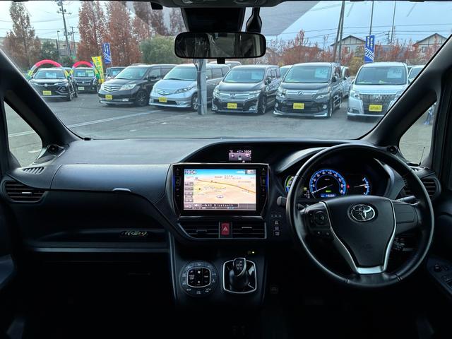 ヴォクシー ハイブリッドV ワンオーナー トヨタセーフティセンス 10型フルセグナビ フリップダウンモニター エンジンスターター バックカメラ LEDヘッドライト 左側電動スライドドア スマートキー プッシュスタート(5枚目)