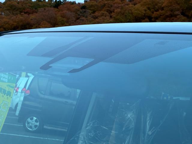 ヴォクシー ハイブリッドV ワンオーナー トヨタセーフティセンス 10型フルセグナビ フリップダウンモニター エンジンスターター バックカメラ LEDヘッドライト 左側電動スライドドア スマートキー プッシュスタート(12枚目)