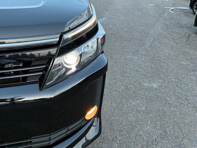 ヴォクシー ハイブリッドV ワンオーナー トヨタセーフティセンス 10型フルセグナビ フリップダウンモニター エンジンスターター バックカメラ LEDヘッドライト 左側電動スライドドア スマートキー プッシュスタート(14枚目)