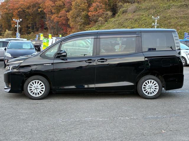 ヴォクシー ハイブリッドV ワンオーナー トヨタセーフティセンス 10型フルセグナビ フリップダウンモニター エンジンスターター バックカメラ LEDヘッドライト 左側電動スライドドア スマートキー プッシュスタート(19枚目)