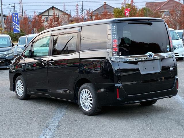 ヴォクシー ハイブリッドV ワンオーナー トヨタセーフティセンス 10型フルセグナビ フリップダウンモニター エンジンスターター バックカメラ LEDヘッドライト 左側電動スライドドア スマートキー プッシュスタート(21枚目)