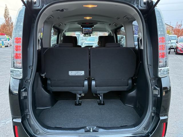 ヴォクシー ハイブリッドV ワンオーナー トヨタセーフティセンス 10型フルセグナビ フリップダウンモニター エンジンスターター バックカメラ LEDヘッドライト 左側電動スライドドア スマートキー プッシュスタート(24枚目)