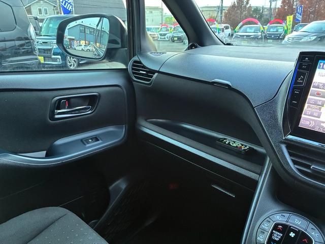 ヴォクシー ハイブリッドV ワンオーナー トヨタセーフティセンス 10型フルセグナビ フリップダウンモニター エンジンスターター バックカメラ LEDヘッドライト 左側電動スライドドア スマートキー プッシュスタート(42枚目)