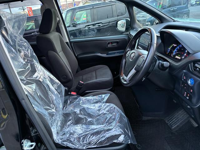 ヴォクシー ハイブリッドV ワンオーナー トヨタセーフティセンス 10型フルセグナビ フリップダウンモニター エンジンスターター バックカメラ LEDヘッドライト 左側電動スライドドア スマートキー プッシュスタート(43枚目)