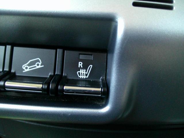 運転席にはシートヒーター装備で、冬も暖かい