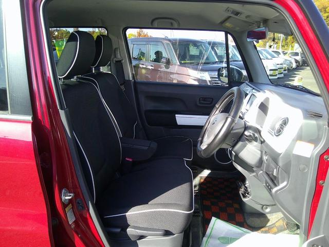 広々乗りやすい運転席