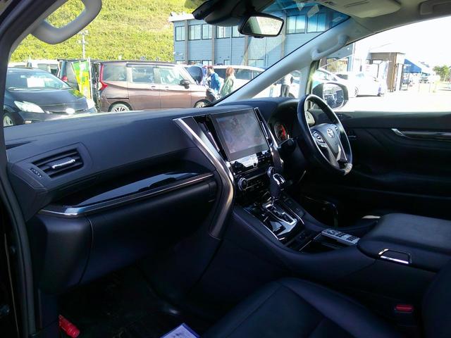 アルファード ２．５Ｓ　Ｃパッケージ　ワンオーナー　ツインムーンルーフ　１０．５ディスプレイオーディオ　１３．３リヤエンターテインメントシステム　　全方位カメラ　トヨタセイフティセンス　ＥＴＣ２．０　クルーズコントロール　三眼ヘッドライト（12枚目）