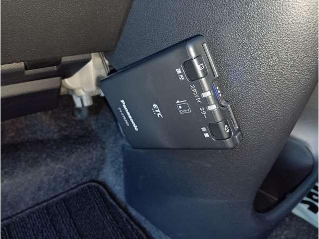 ムーヴキャンバス Ｘ　ＳＡＩＩＩ　４ＷＤ　踏み間違い防止機能　クリアランスソナー　レーンアシスト　社外ナビ　フルセグＴＶ　Ｂｌｕｅｔｏｏｔｈ　ＤＶＤ再生　ＨＤＭＩ　ＥＴＣ　全方位モニター　両側電動スライドドア　社外１４インチＡＷ（7枚目）