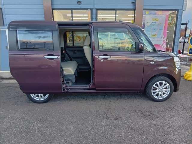 ムーヴキャンバス Ｘ　ＳＡＩＩＩ　４ＷＤ　踏み間違い防止機能　クリアランスソナー　レーンアシスト　社外ナビ　フルセグＴＶ　Ｂｌｕｅｔｏｏｔｈ　ＤＶＤ再生　ＨＤＭＩ　ＥＴＣ　全方位モニター　両側電動スライドドア　社外１４インチＡＷ（9枚目）