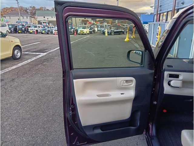 ムーヴキャンバス Ｘ　ＳＡＩＩＩ　４ＷＤ　踏み間違い防止機能　クリアランスソナー　レーンアシスト　社外ナビ　フルセグＴＶ　Ｂｌｕｅｔｏｏｔｈ　ＤＶＤ再生　ＨＤＭＩ　ＥＴＣ　全方位モニター　両側電動スライドドア　社外１４インチＡＷ（40枚目）