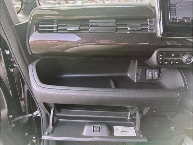 Ｎ－ＢＯＸカスタム Ｇ・Ｌターボホンダセンシング　ターボ　両側電動　クリアランスソナー　アダプティブクルーズ　パドルシフト　ＬＥＤヘッドライト＆フォグ　ハーフレザーシート　ＵＳＢソケット２個　社外ナビ　フルセグＴＶ　Ｂｌｕｅｔｏｏｔｈ　ＤＶＤ再生（39枚目）